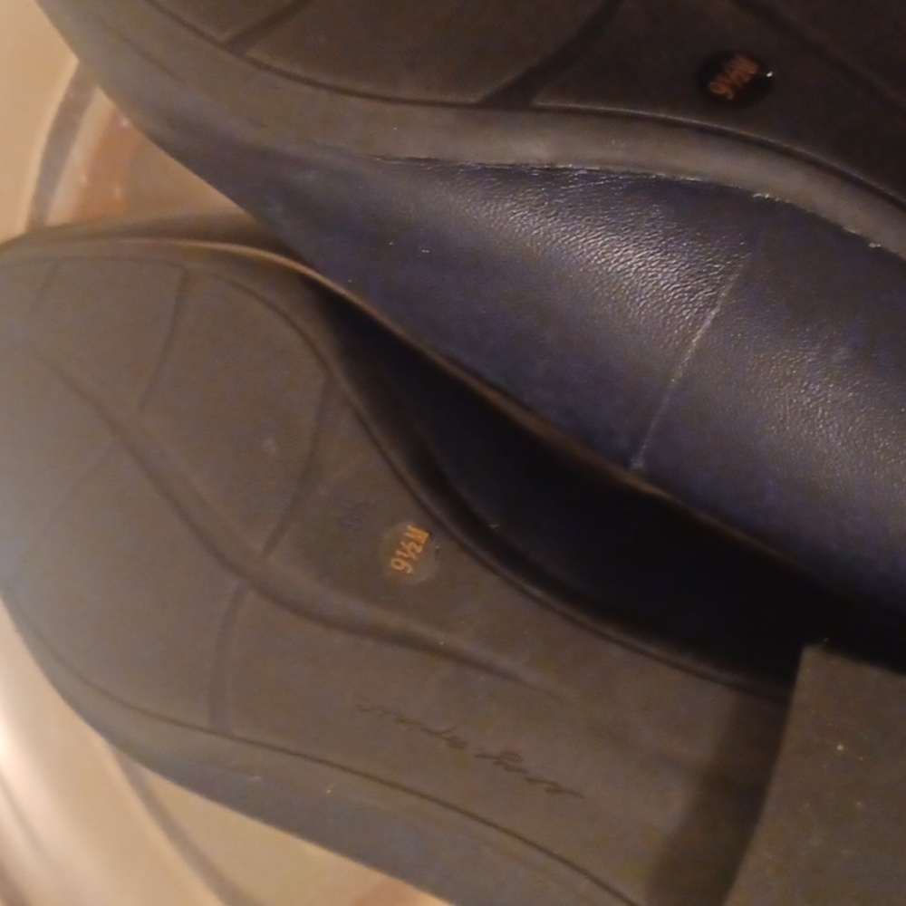 Easy Spirit Navy Low Women's Pumps - Picture 4 of 4